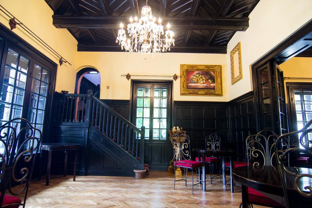 Hotel Casa Cu Farfurii à Sinaia Extérieur photo